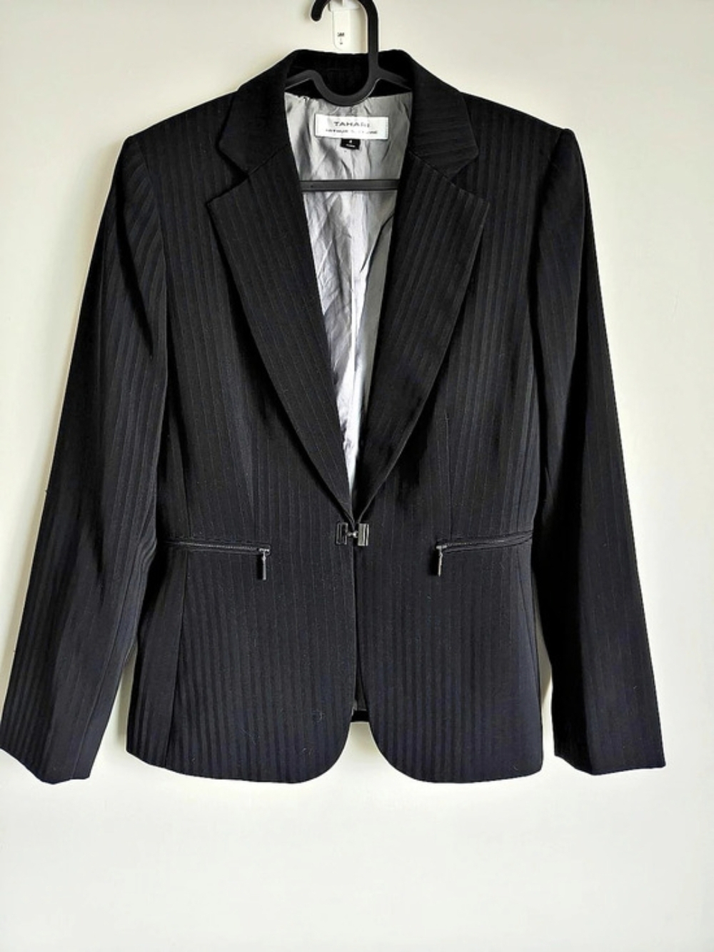 Tahari Arthur S. Levine Pinstriped Blazer in Black Size 6